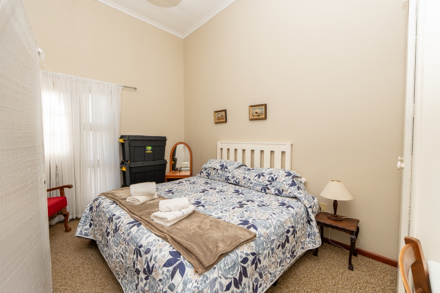 7 Bedroom Property for Sale in Middedorp Western Cape